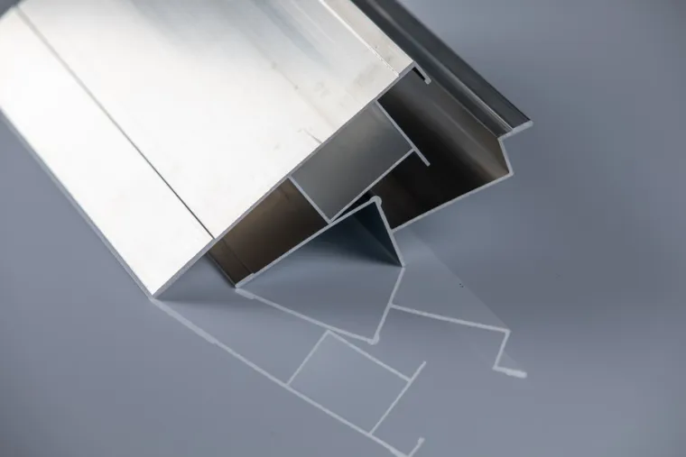 Fabrication de cornières d'angle en aluminium pour l'extérieur, Compigne, PDO Pliage De l'Oise